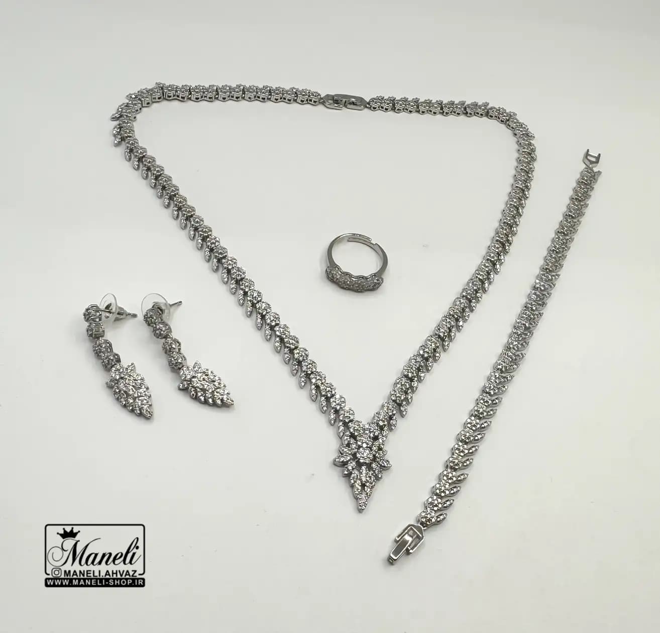 سرویس عروس نگین مخراج شده
