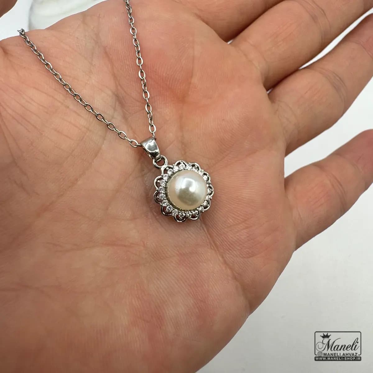 گردنبند نقره ای مرواریدی دور نگین — تصویر ۵