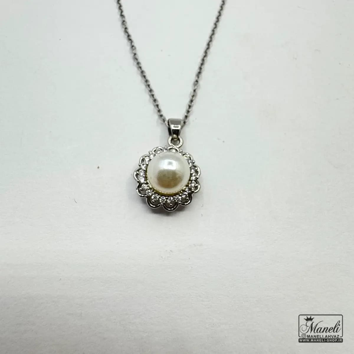 گردنبند نقره ای مرواریدی دور نگین — تصویر ۶