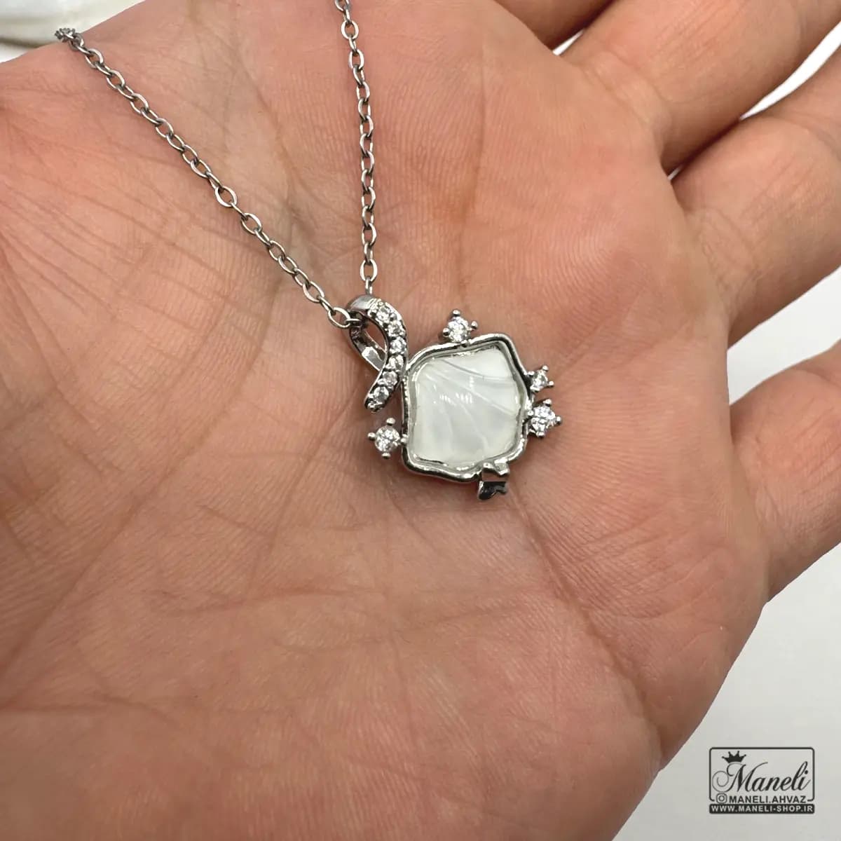 گردنبند نقره ای صدف سفید رنگ ثابت — تصویر ۲