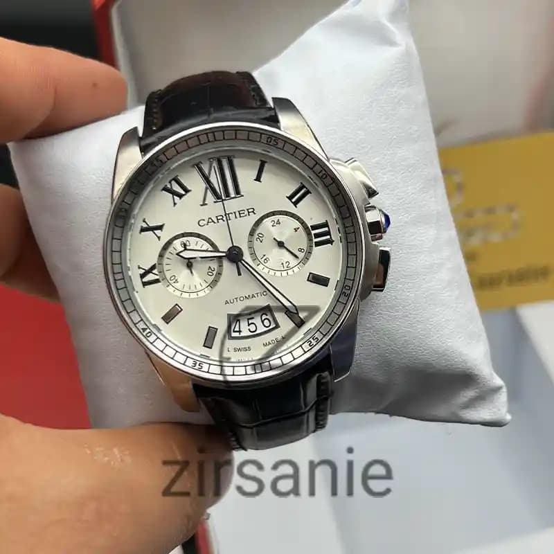 ساعت مچی مردانه کارتیر کالیبر کرنورا سیلور بند چرم Cartier Calibre de Cartier Chronograph Silver Leather Strap — تصویر ۴