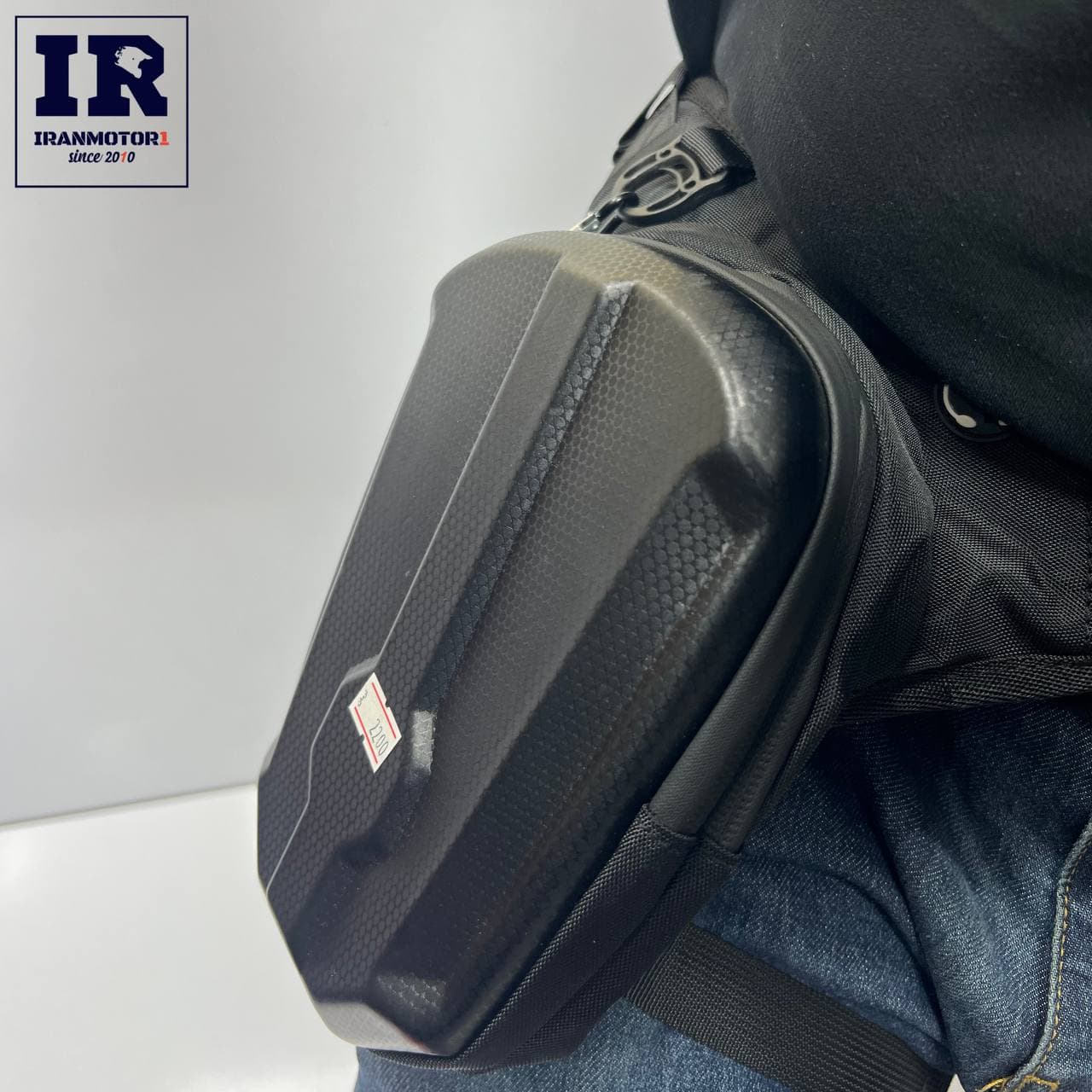 کیف‌ رو‌پایی موتور سیکلت طرح کربن B34 — تصویر ۴
