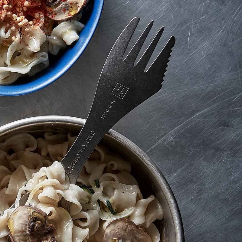 قاشق تیتانیوم با کاور Light My Fire مدل Spork Kit Titanium — تصویر ۳