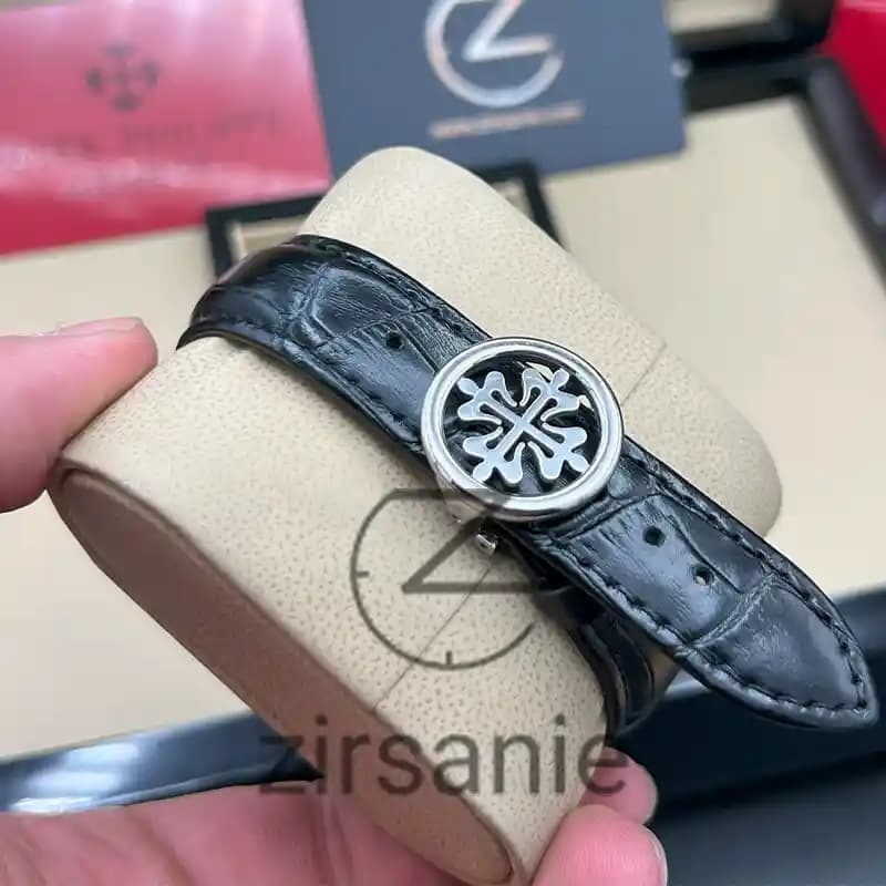 ساعت مچی مردانه پتک فیلیپ آکوانات سیلور صفحه مشکی Patek Philippe Aquanaut Silver Black Screen — تصویر ۴