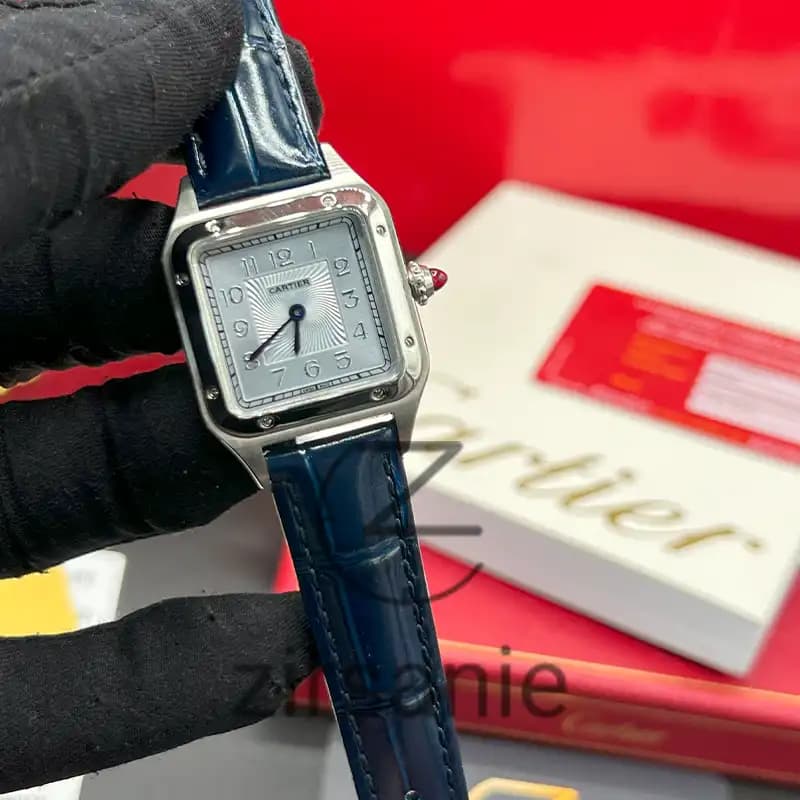 ساعت مچی زنانه کارتیر د سانتوز Cartier de Santos Leather Strap Silver Blue — تصویر ۳