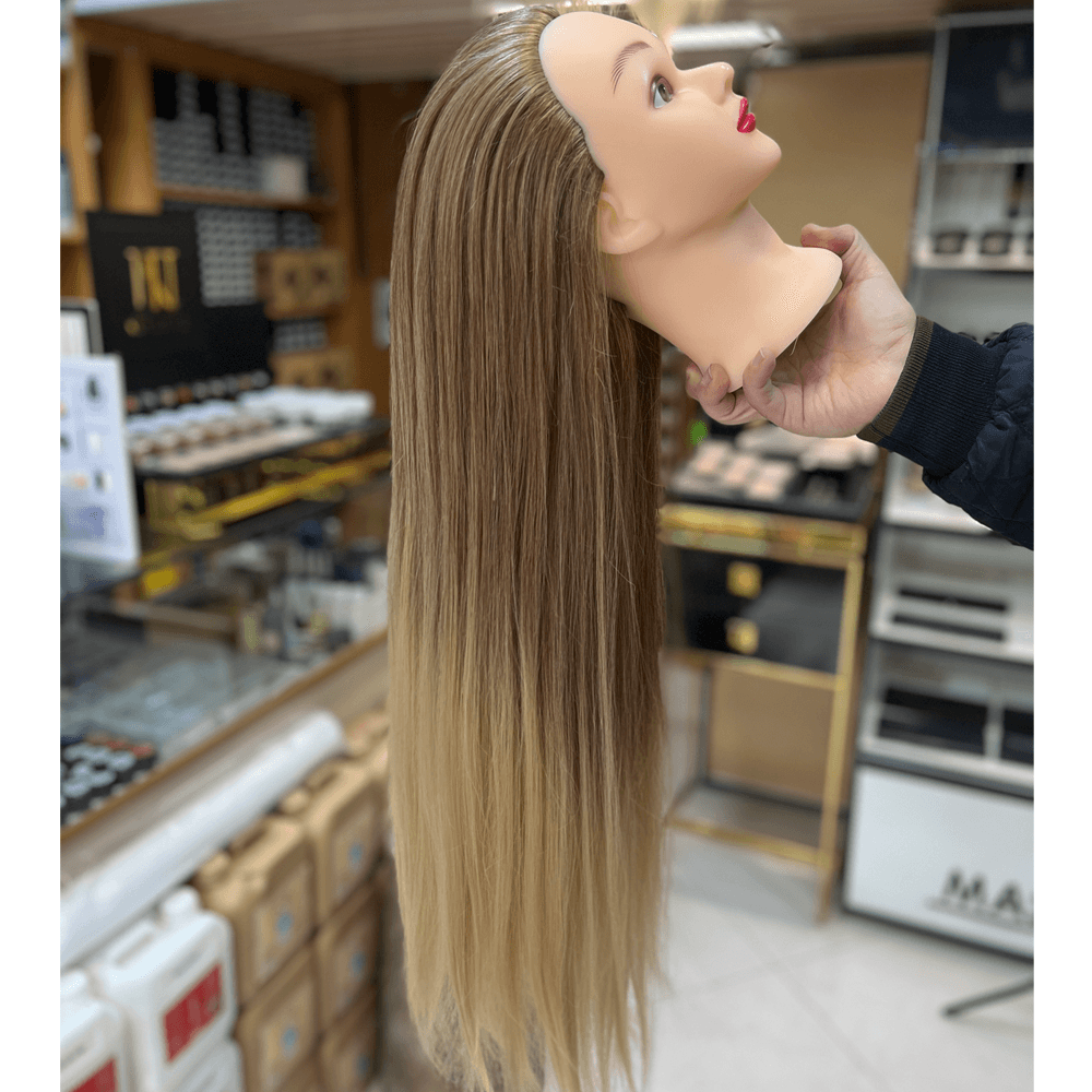 سر مانکن شینیون رنگ آمبره قهوه ای کنفی به همراه پایه رومیزی — تصویر ۲
