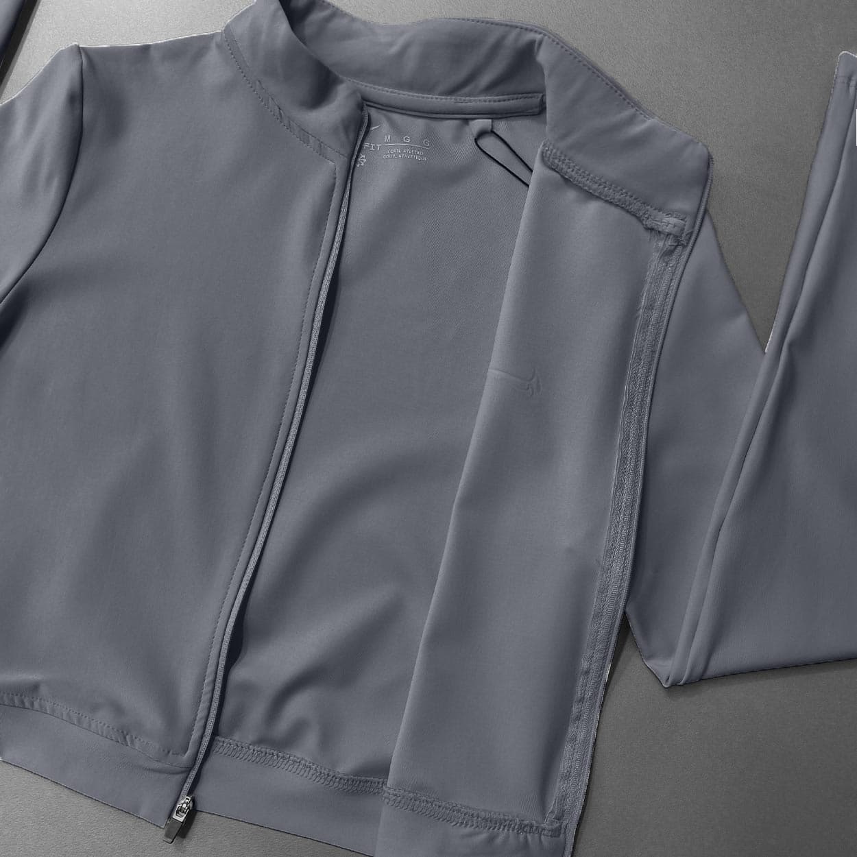 سويشرت کراپ ورزشی زنانه نايکی Nike کد 407036 — تصویر ۳