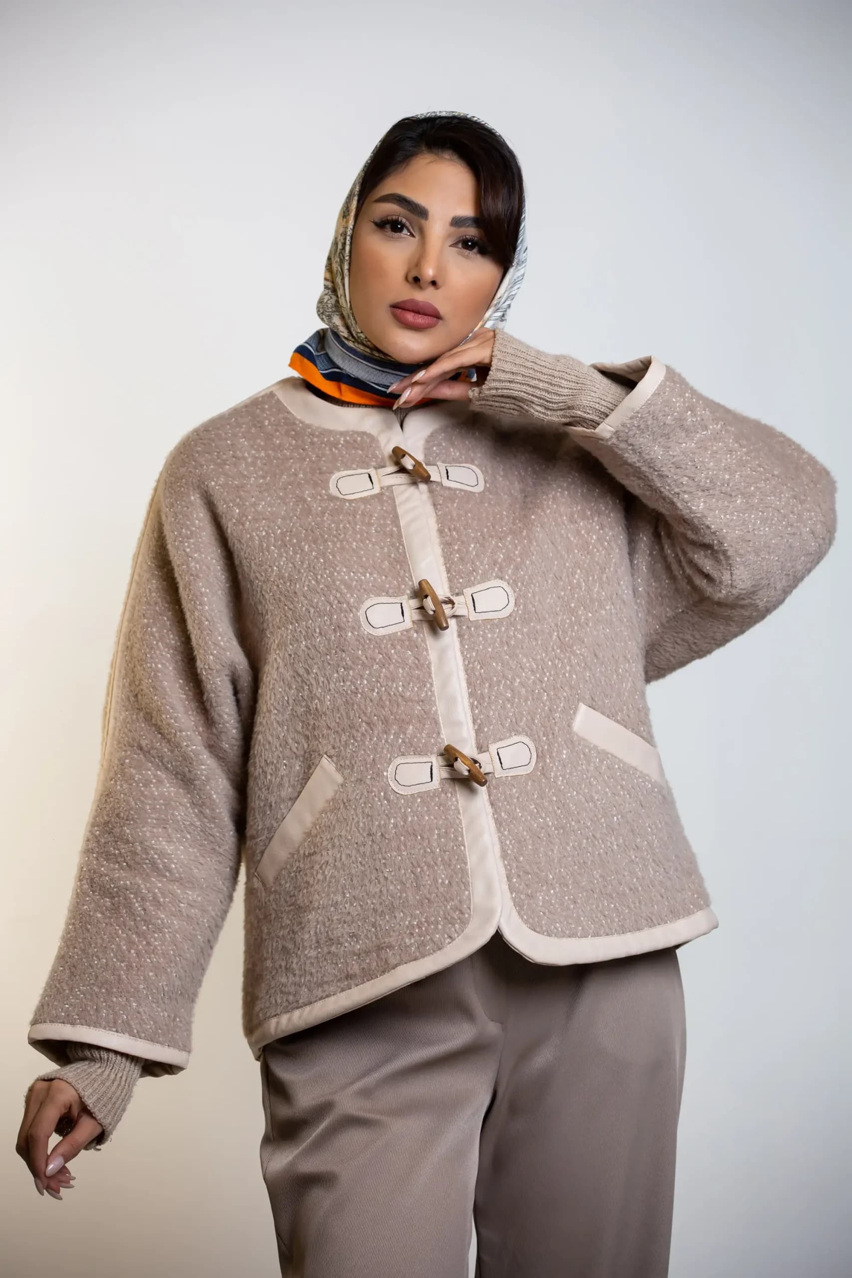 پالتو پوست دکمه چوبی — تصویر ۸