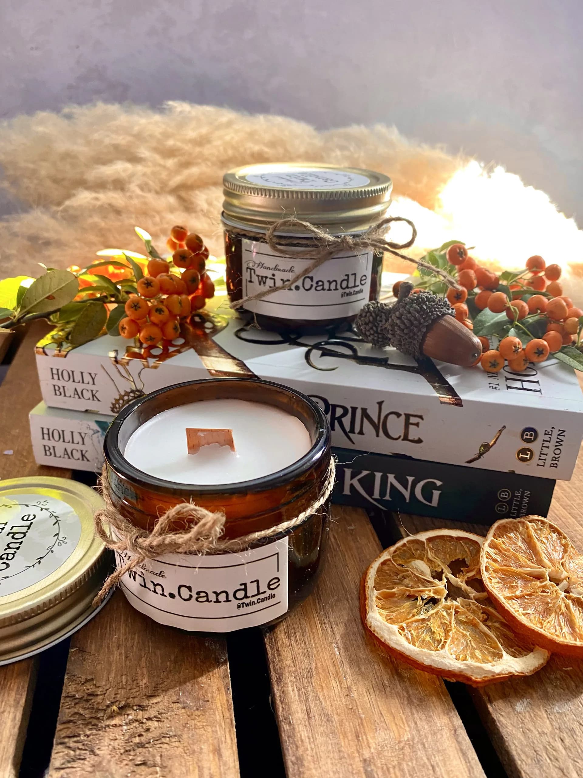 شمع عطری فیتیله چوبی با رایحه وانیل