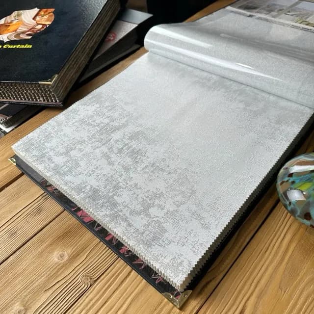 حریر طرح جناقی تم پتینه با نخ سیم طلایی