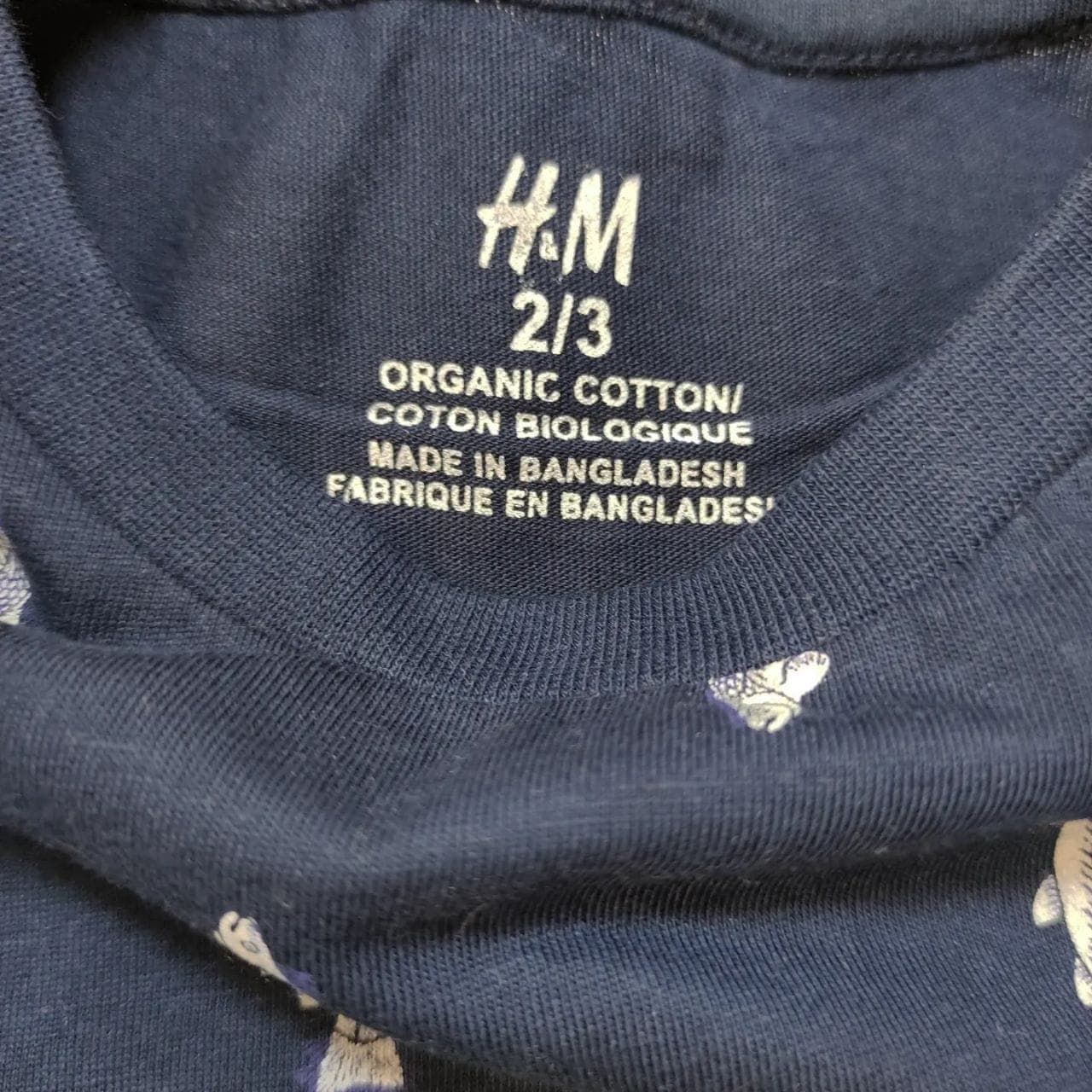 تیشرت سرمه ای طرح ماهی برند h&m — تصویر ۶