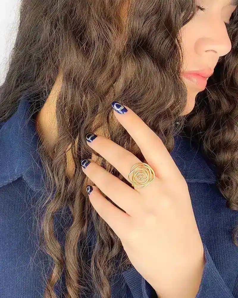 انگشتر طلا مينيمال طرح گل رز — تصویر ۳