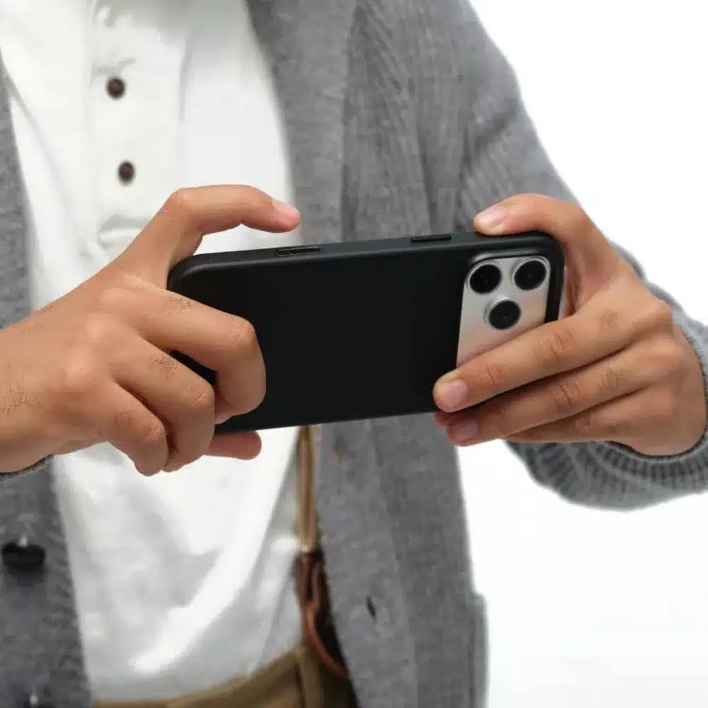 قاب مافت مدل MOFT Snap Case MOVAS مناسب برای iPhone 17 Pro Max قهوه‌ای (Brownie) — تصویر ۷