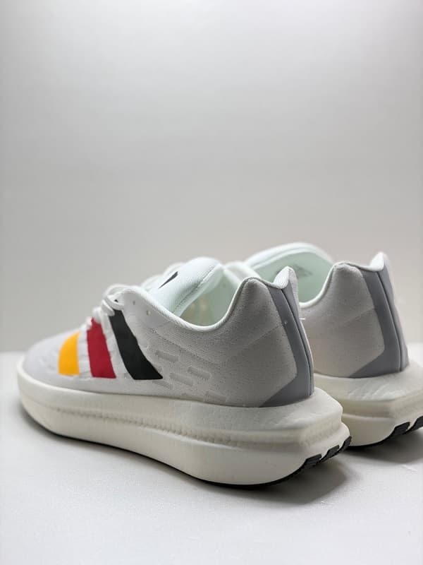 کتانی مردانه ورزشی سفید adidas Flowboost — تصویر ۴