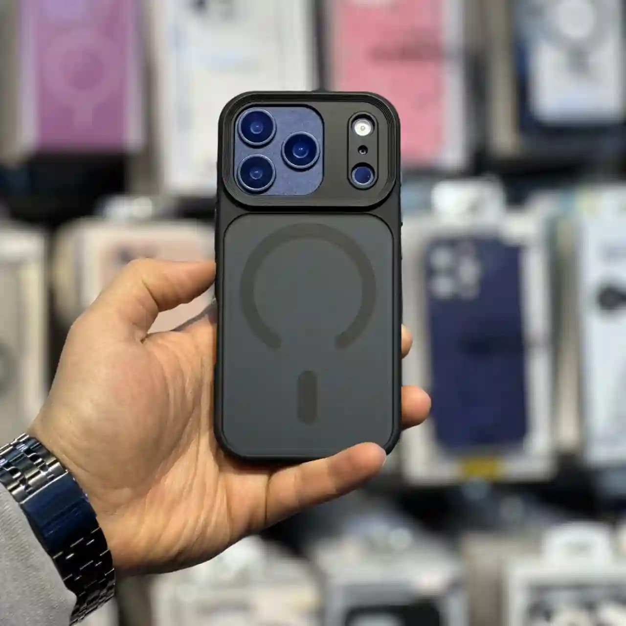 قاب پشت مات مشکی مدل magic برای IPHONE 17 Promax