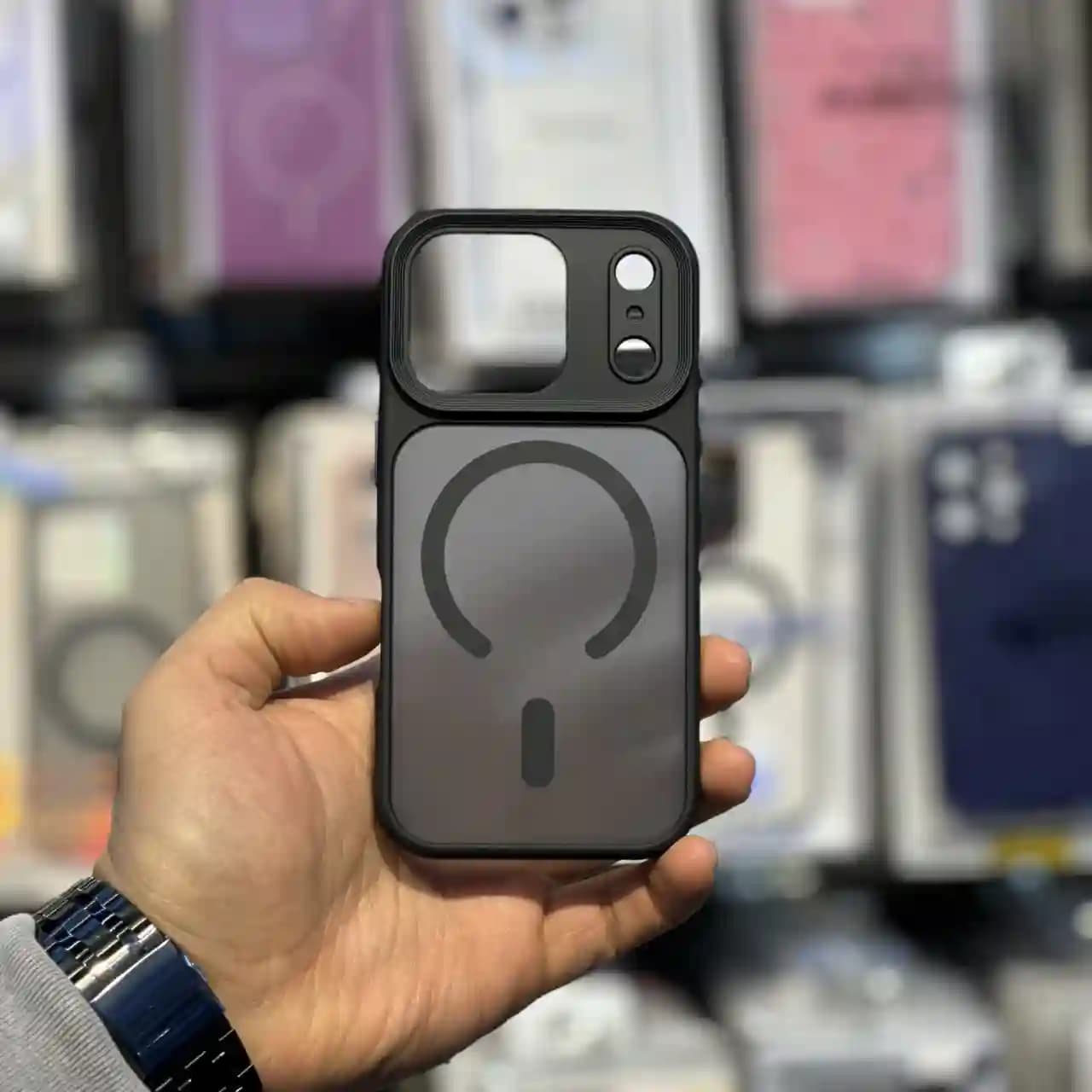 قاب پشت مات مشکی مدل magic برای IPHONE 17 Promax — تصویر ۲