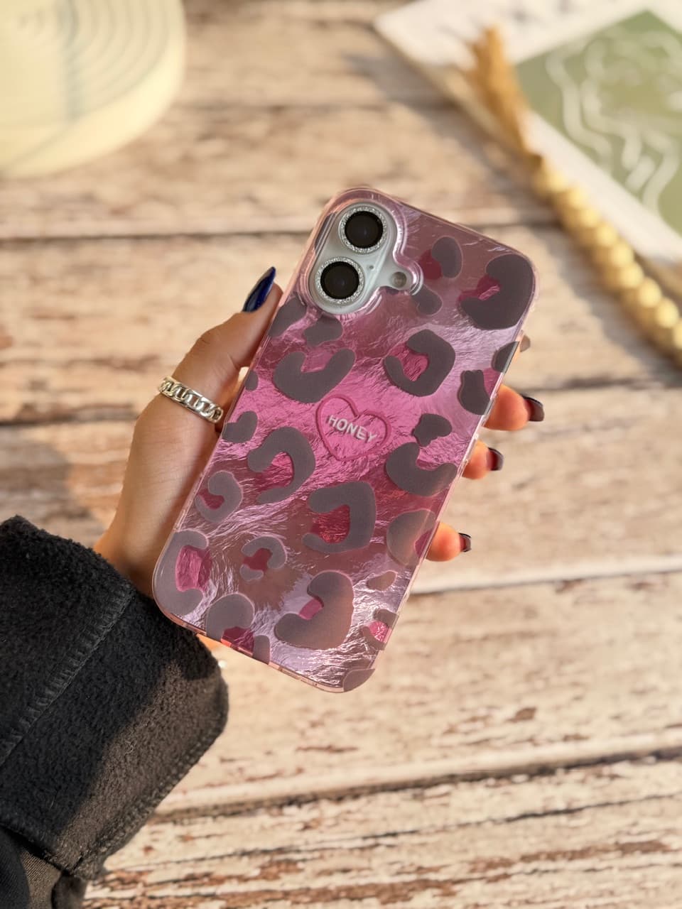 قاب گوشی پلنگ صورتی Honey Cherry آیفون — تصویر ۳