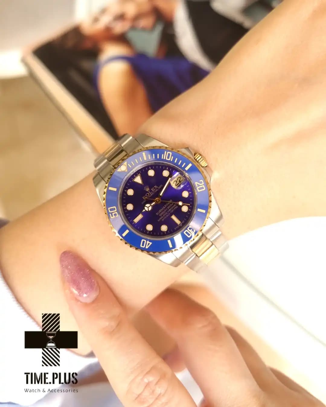 ساعت رولکس Submariner نقره ای و طلایی صفحه سرمه ای — تصویر ۴