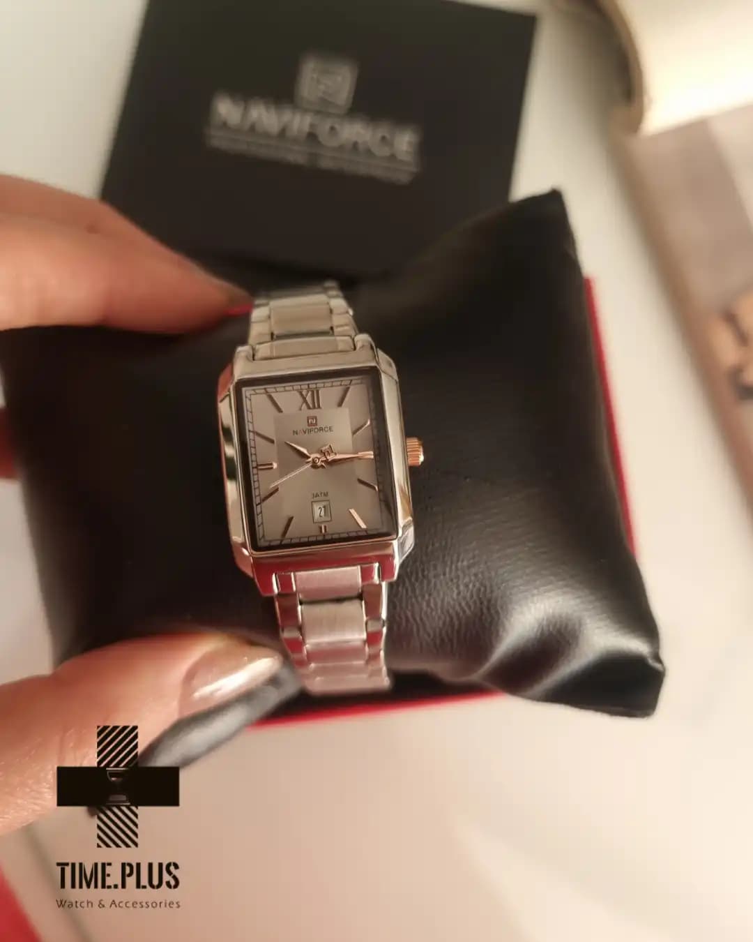 ساعت نیوی فورس زنانه نقره ای مدل NF9251L — تصویر ۶