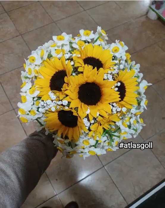 دسته گل آفتابگردان و نرگس طرح نیلوفر