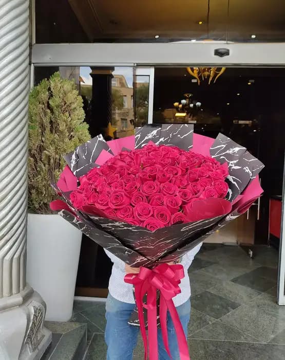 دسته پرگل رز قرمز طرح سایا