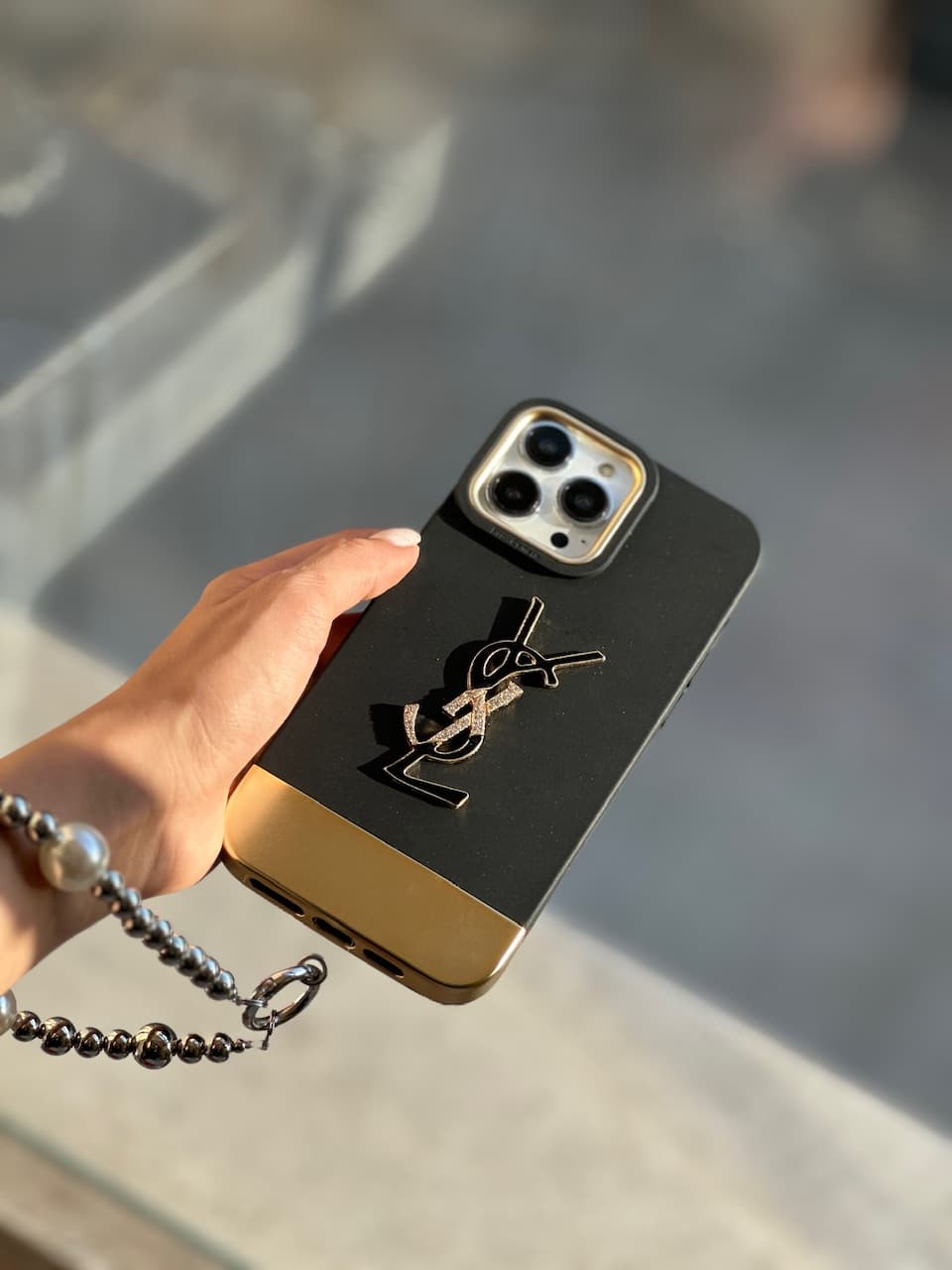 قاب گوشی GOLD YSL با آویز آیفون — تصویر ۲