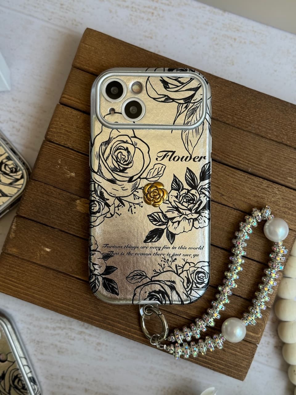 قاب گوشی Silver Flower با آویز آیفون — تصویر ۵