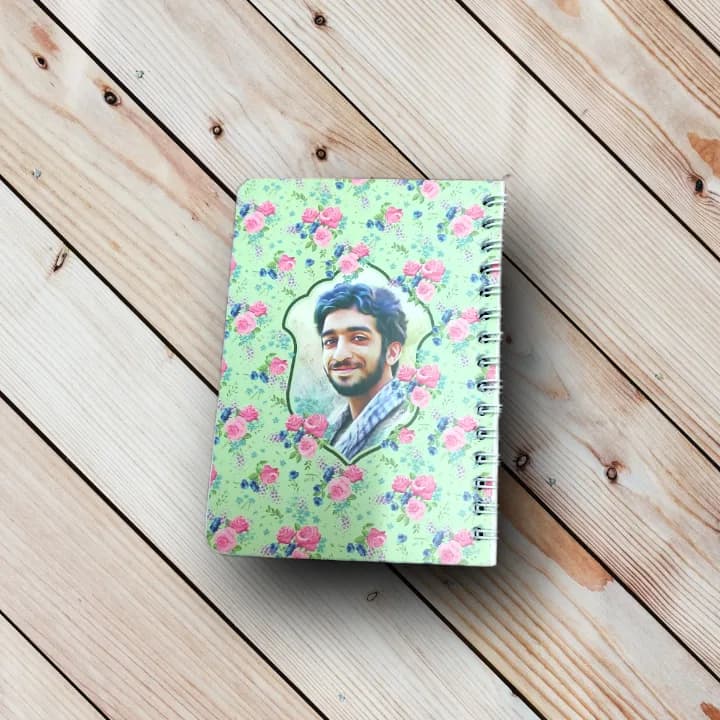 دفترچه سیمی سبز 50 برگ طرح محسن حججی
