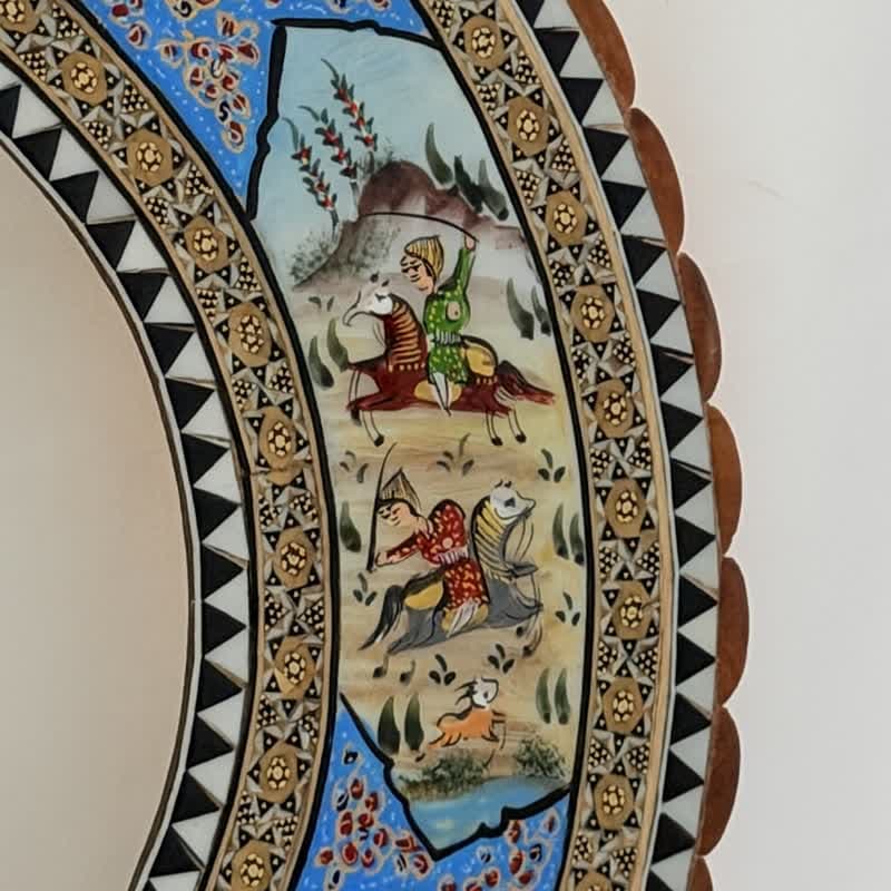 آینه خاتم کاری طرح چوگان گرد — تصویر ۴