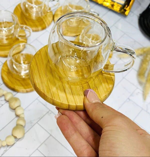 شات قهوه خوری دوجداره پیرکس دسته دار ۶ عددی با زیره چوبی و پک کادویی