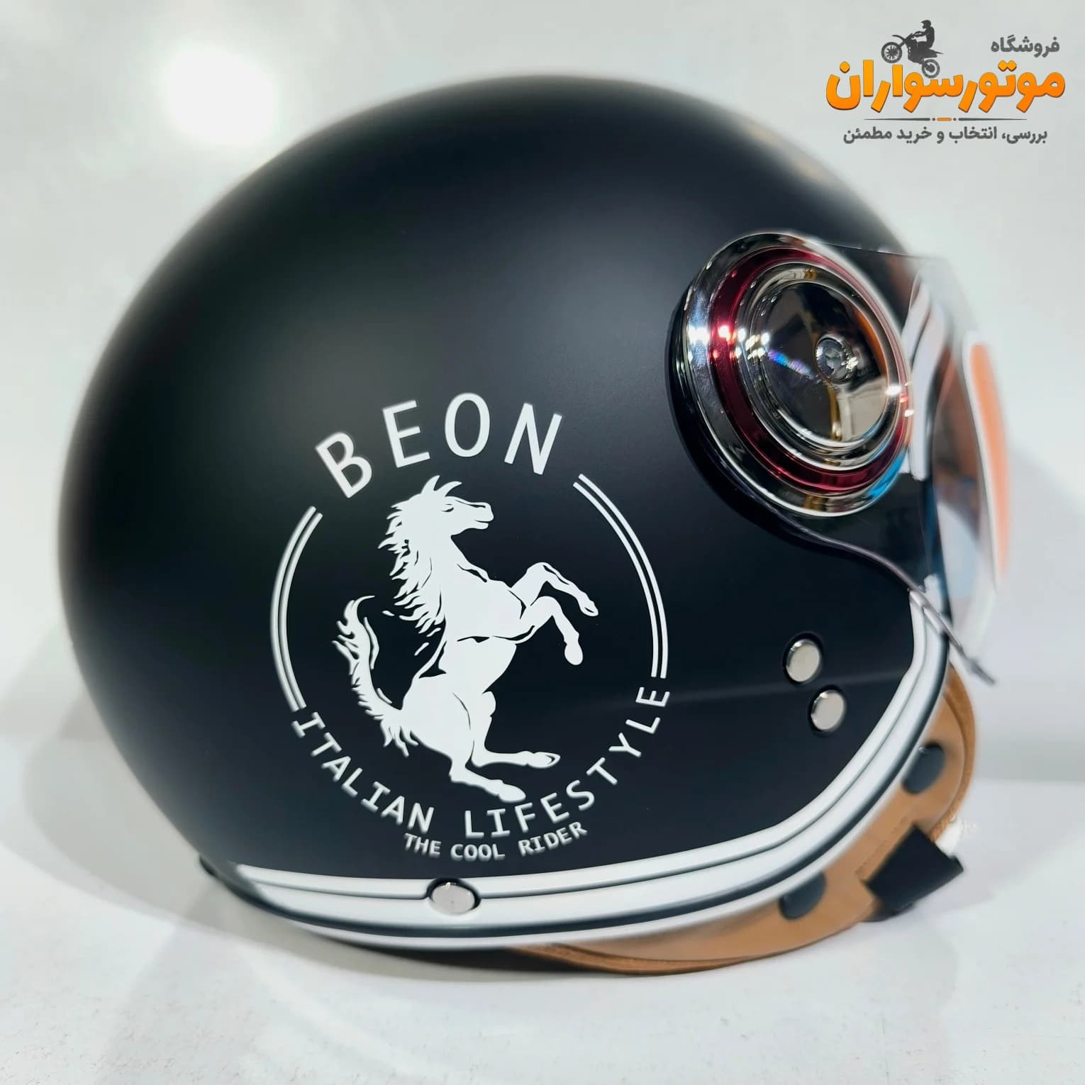 کلاه کاسکت وسپایی مشکی سفید Horse برند BEON با طلق — تصویر ۲