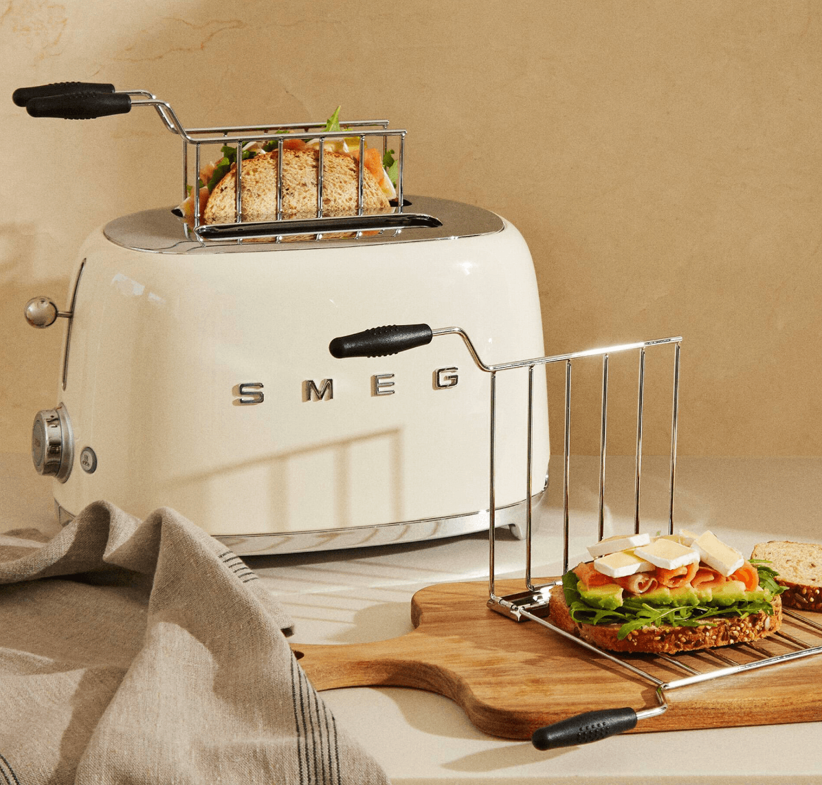 توستر SMEG TSF01 — تصویر ۲