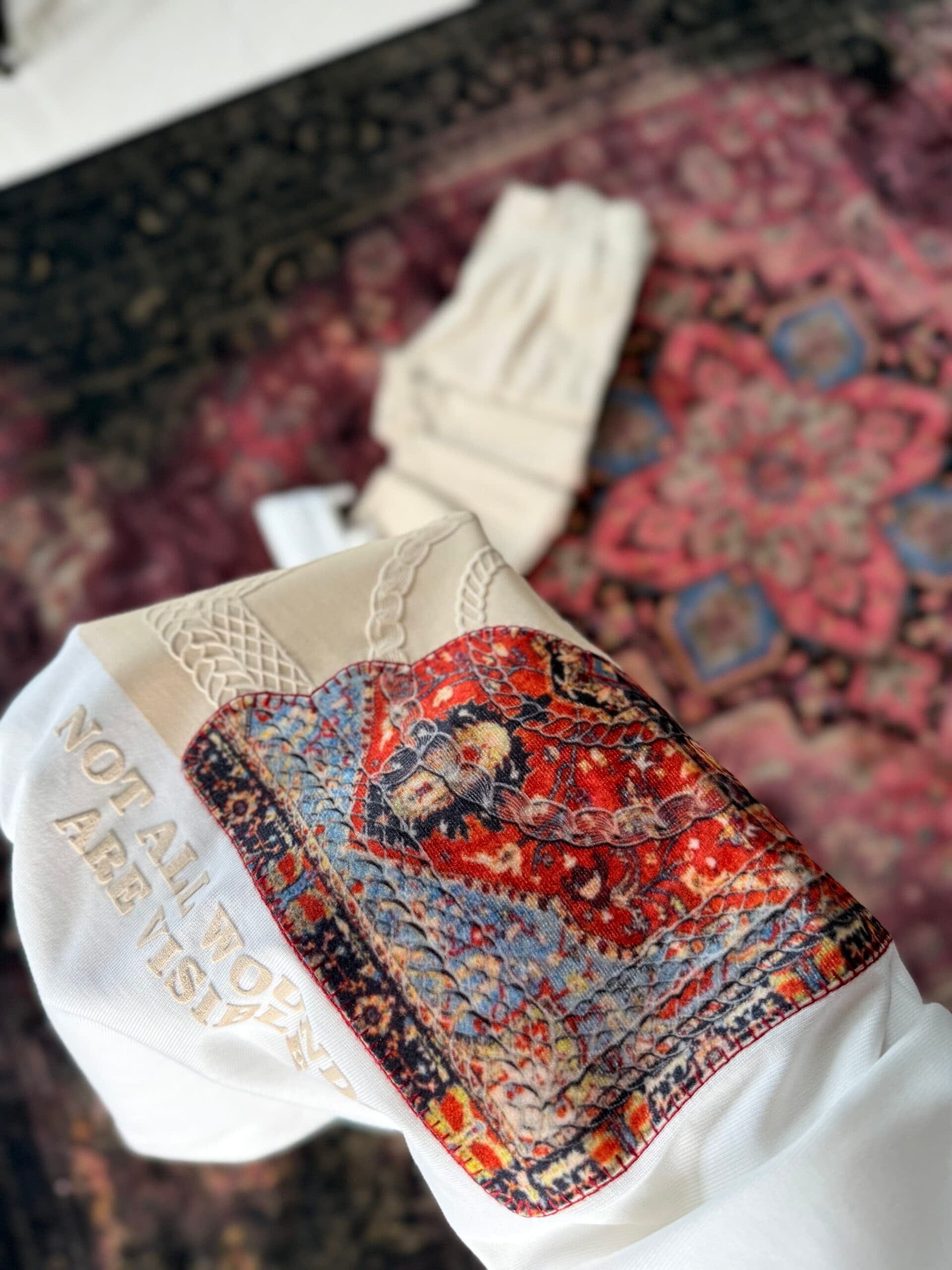 تیشرت تلفیقی طرح فرش برند SAW وارداتی+رنگبندی — تصویر ۶