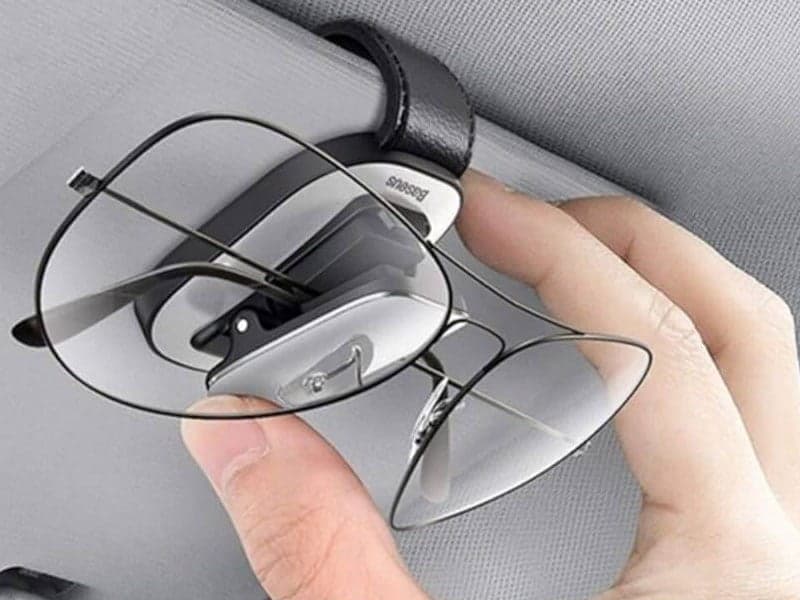 گیره نگهدارنده داخل خودرو بیسوس Baseus Platinum Vehicle Eyewear Clip ACYJN-B01 — تصویر ۷