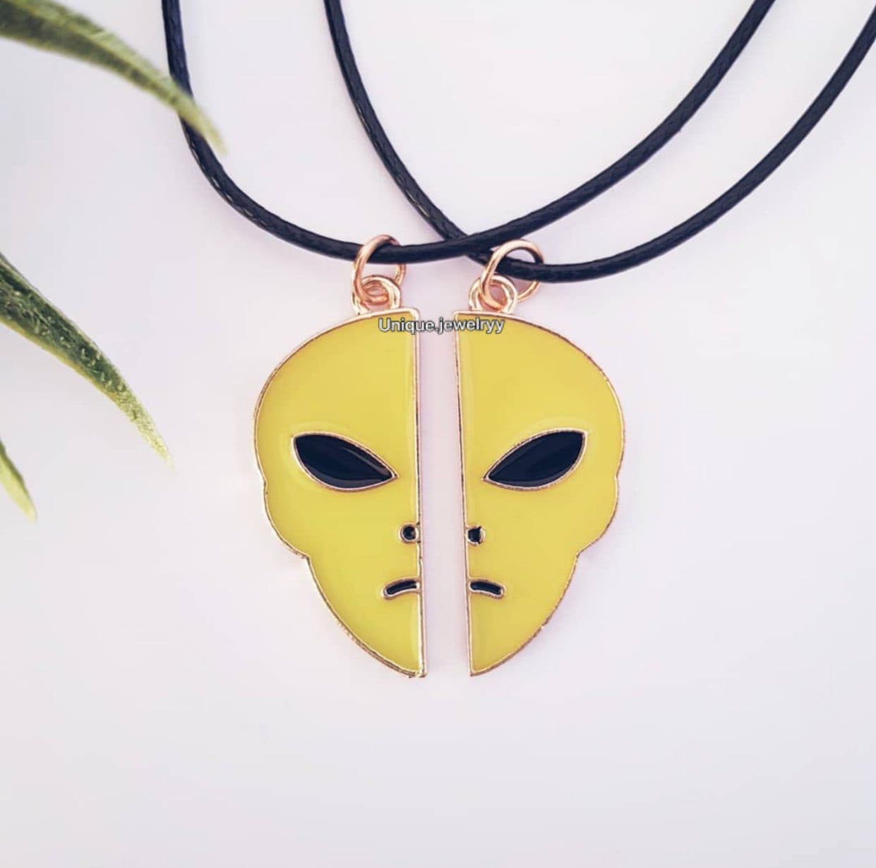گردنبند کاپلی و دوستی Alien