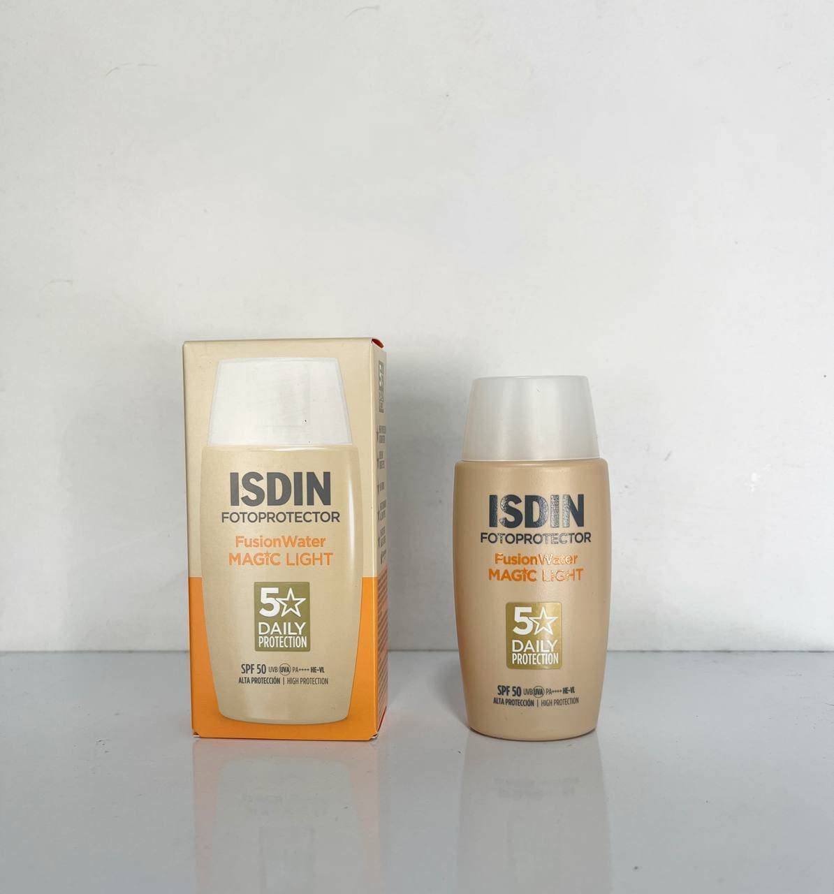 ضدآفتاب ایزدین مدل Fotoprotector Fusion Water Magic Light SPF50 — تصویر ۶