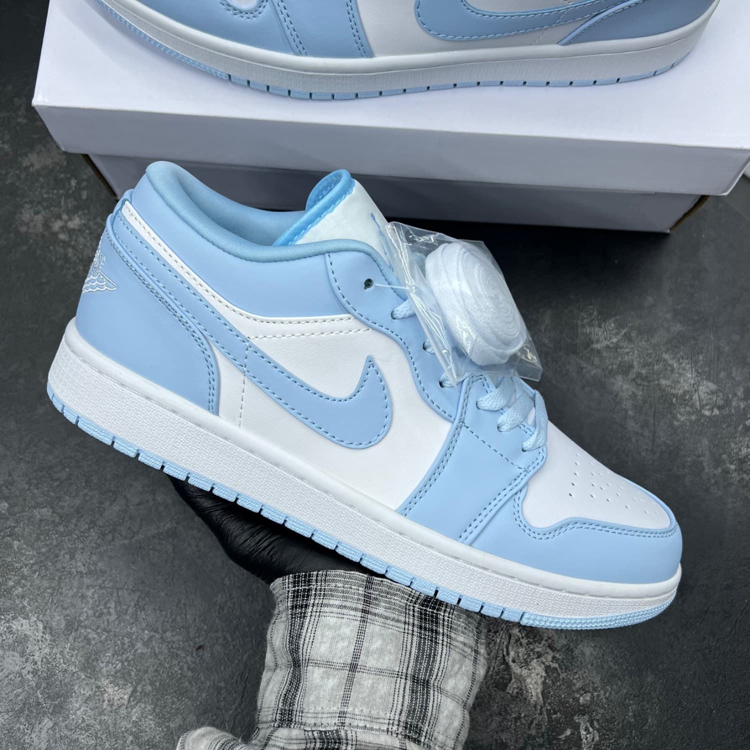 جردن وان لو ایس بلو Air jordan 1 low ice blue