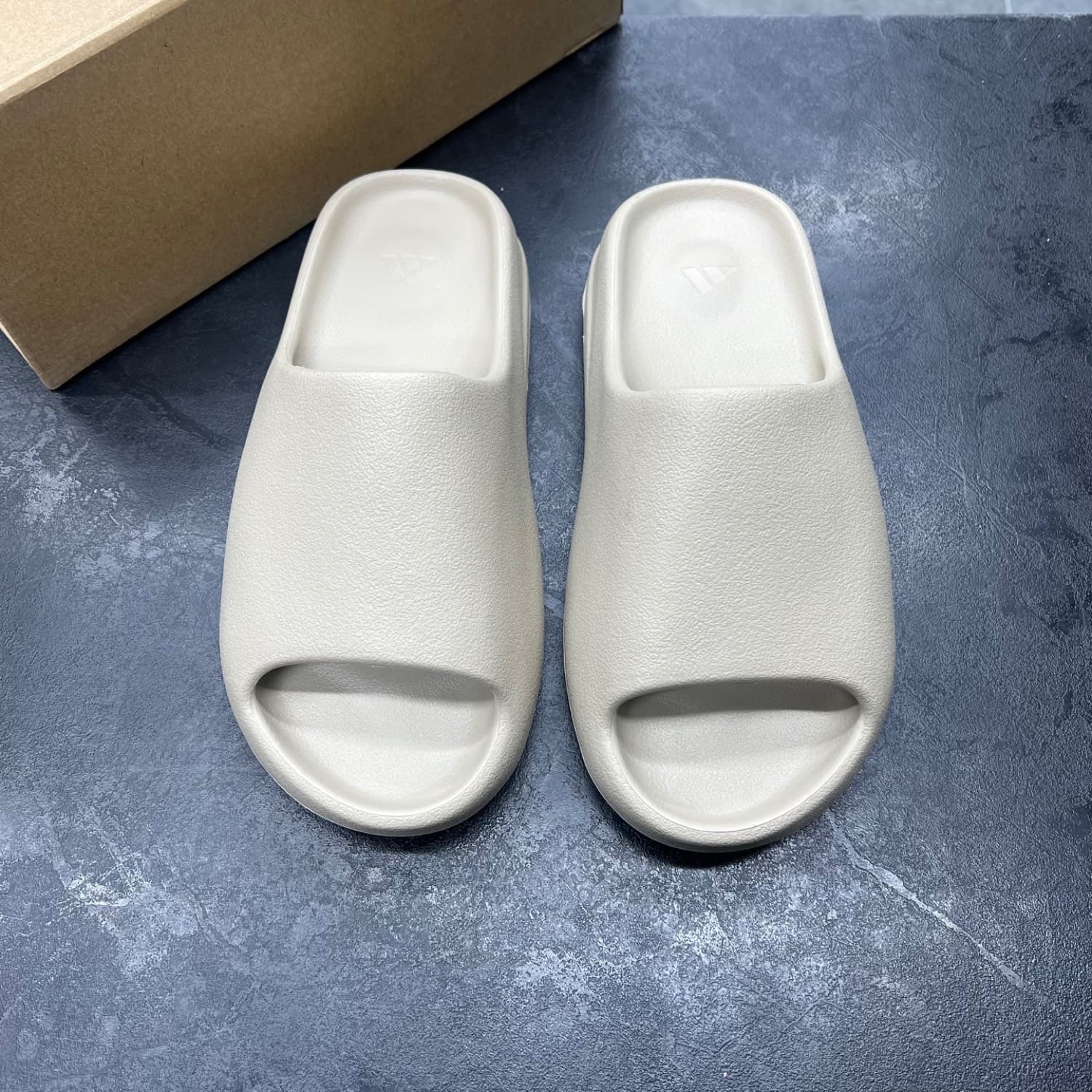 ادیداس ییزی اسلاید کرمی adidas yeezy slide — تصویر ۲