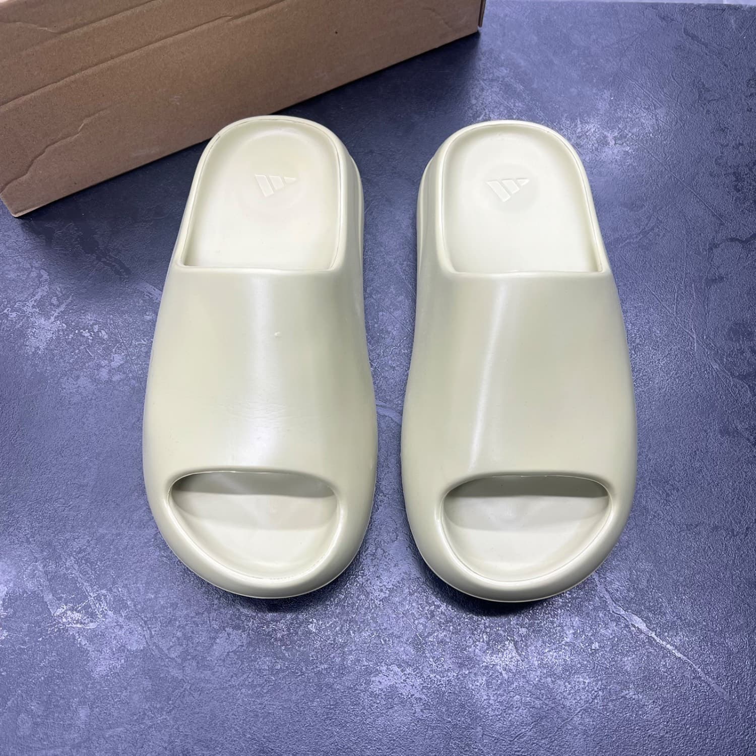 ادیداس ییزی اسلاید پسته ای adidas yeezy slide — تصویر ۲