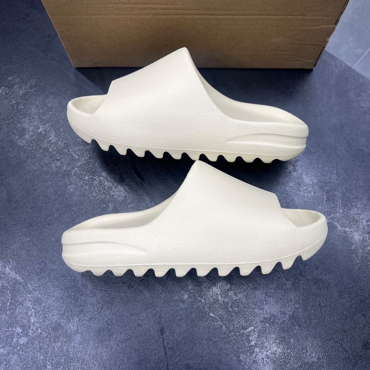 ادیداس ییزی اسلاید زرد adidas yeezy slide — تصویر ۳