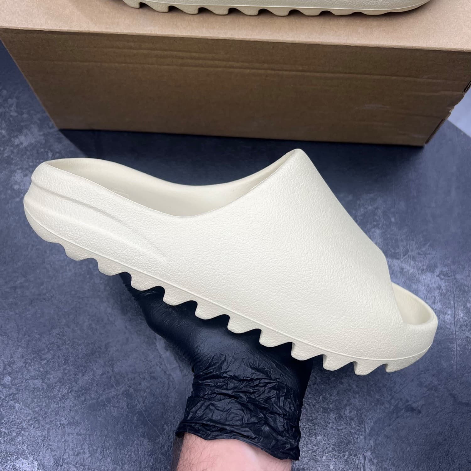 ادیداس ییزی اسلاید زرد adidas yeezy slide