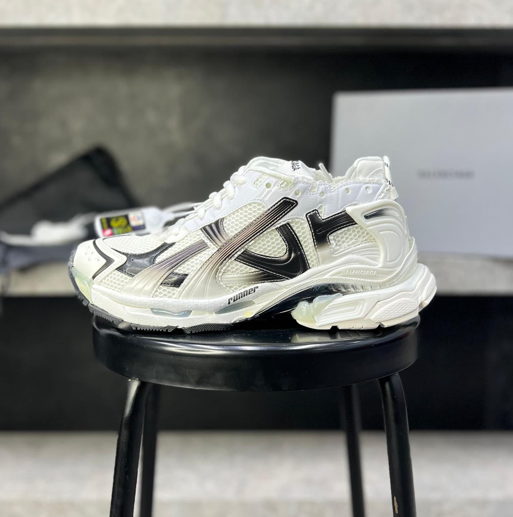 بالنسیاگا رانر BALENCIAGA RUNNER WHITE & BLACK — تصویر ۳