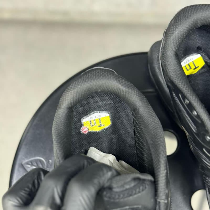 نایک ایرمکس پلاس تی ان NIKE AIR MAX PLUS TN – BLACK ANTHRACITE — تصویر ۳