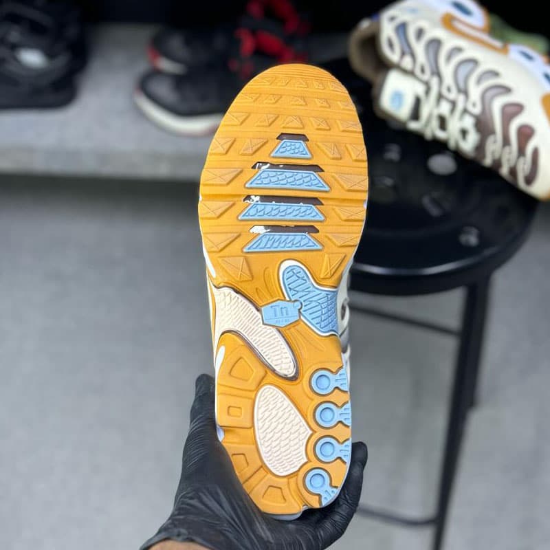 نایک ایرمکس پلاس تی ان NIKE AIR MAX PLUS TN – PHANTOM CACAO WOW — تصویر ۴