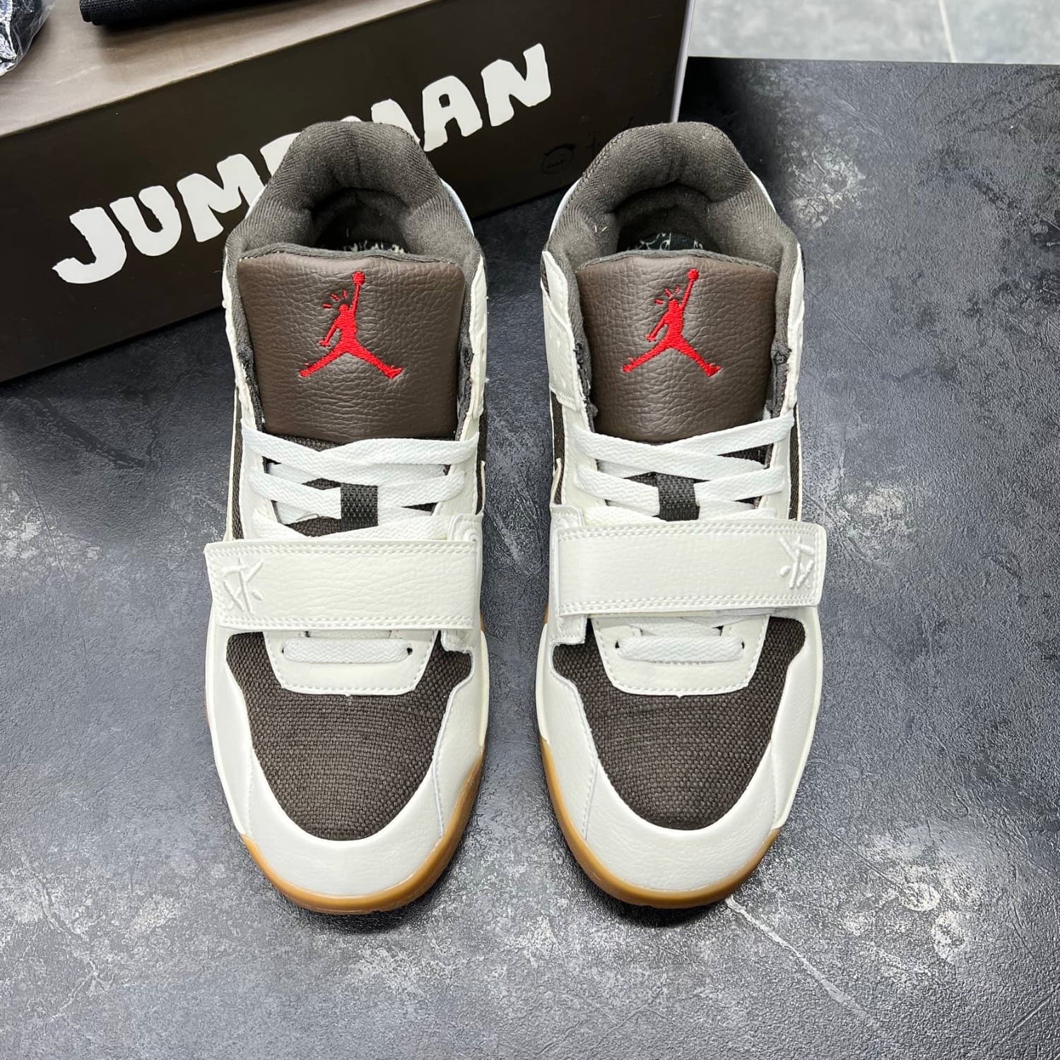 جردن جامپ من تراویس اسکات (مسترکوالیتی) AIR JORDAN JUMPMAN JACK X TRAVIS SCOTT — تصویر ۲