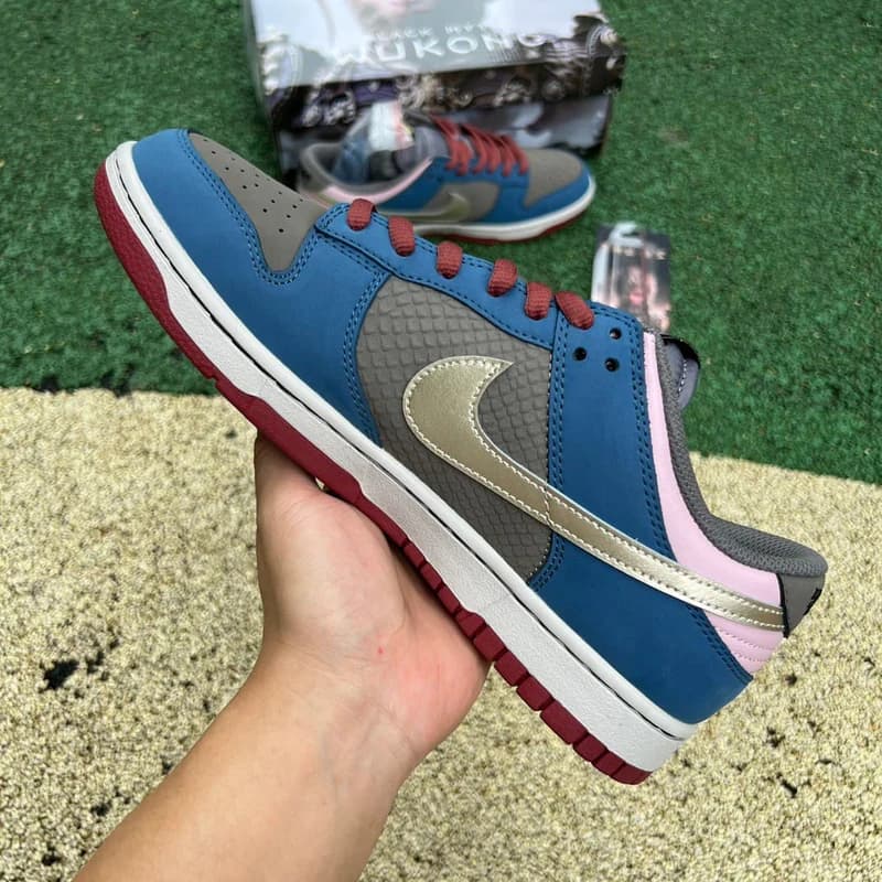 نایک اس بی دانک لو بلک میت Nike sb dunk low black myth Wukong — تصویر ۴