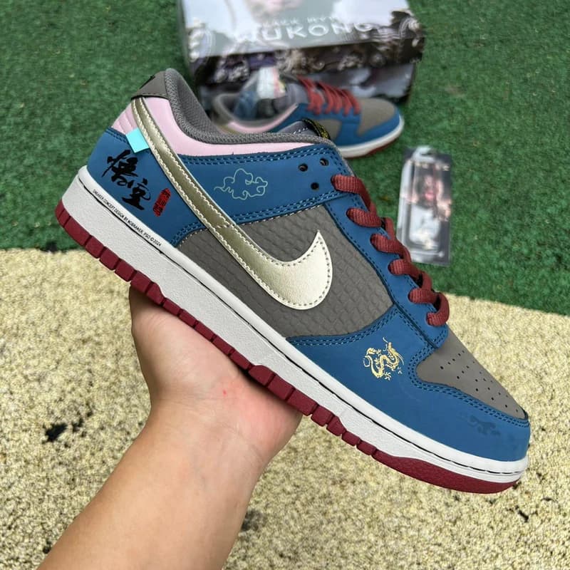 نایک اس بی دانک لو بلک میت Nike sb dunk low black myth Wukong — تصویر ۲