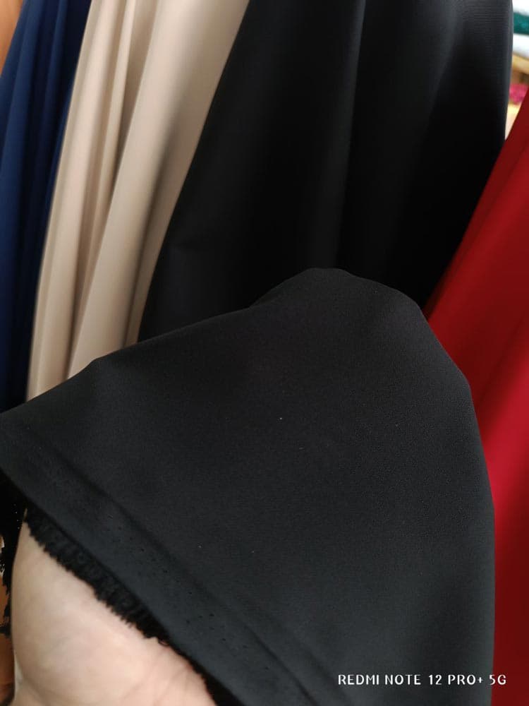 پارچه مازراتی مشکی — تصویر ۴