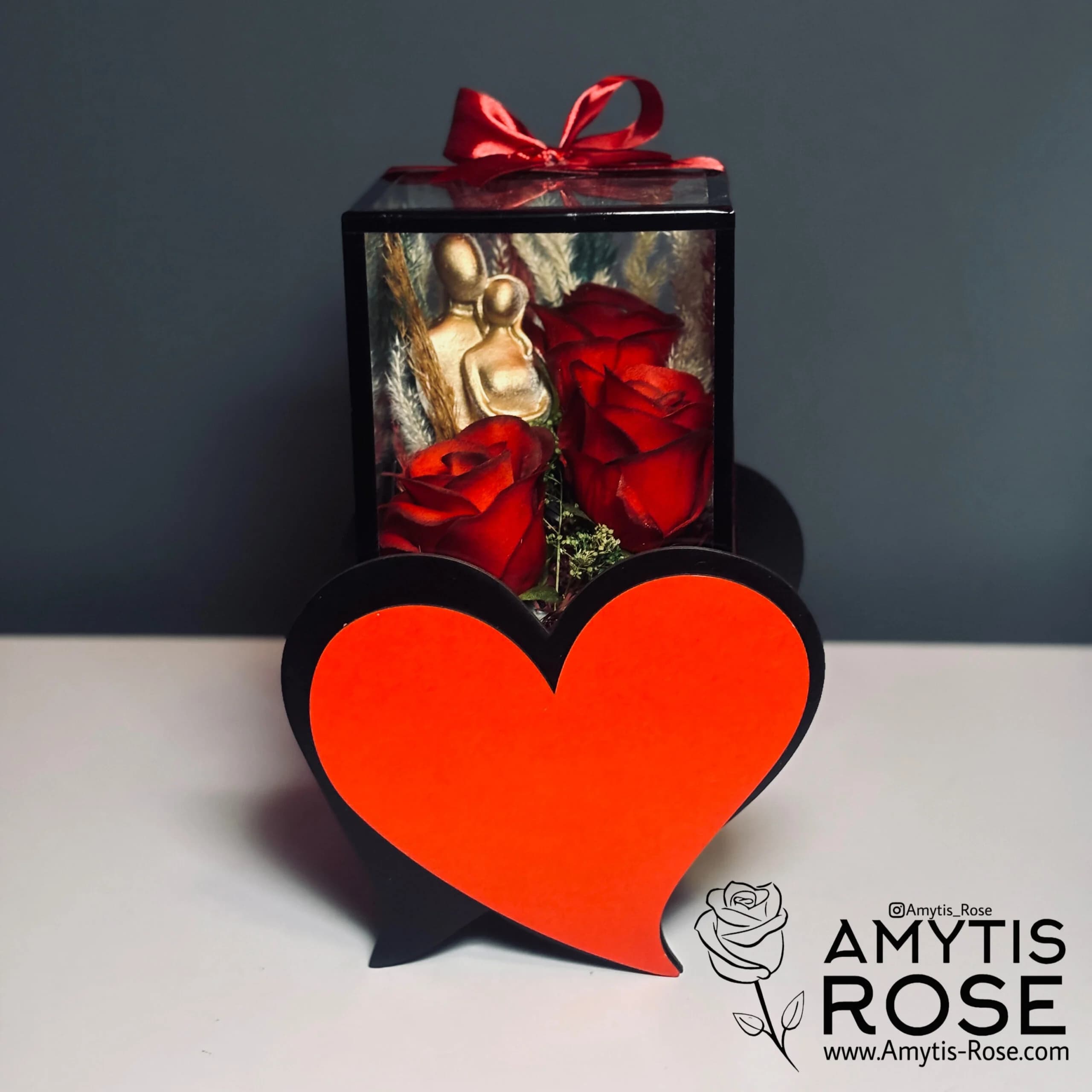 باکس گل لوکس با رز قرمز جاودان | هدیه عاشقانه خاص | آمیتیس رز - Amytis Rose