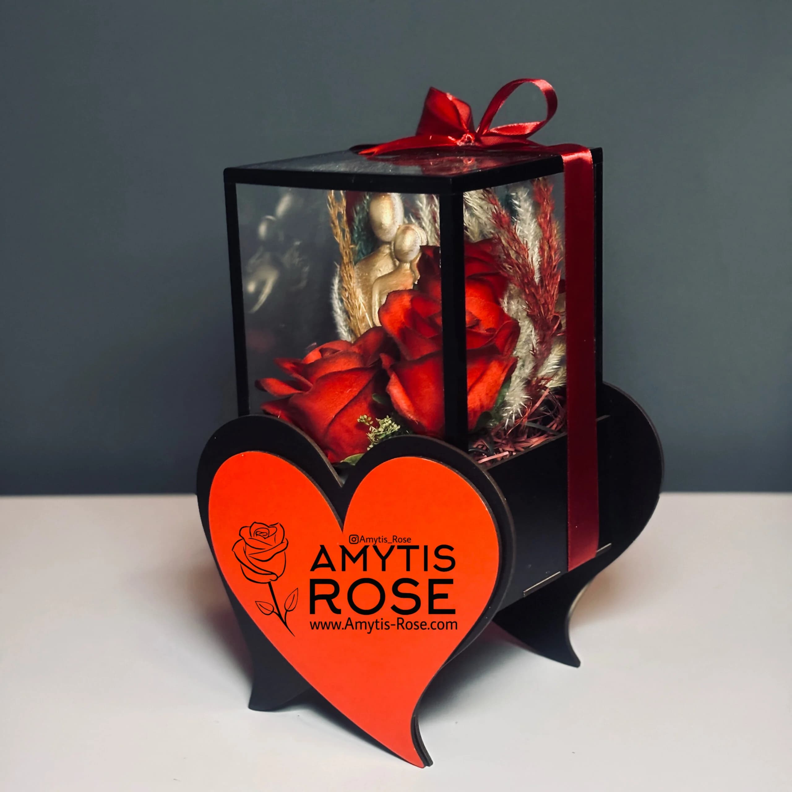باکس گل لوکس با رز قرمز جاودان | هدیه عاشقانه خاص | آمیتیس رز - Amytis Rose — تصویر ۳